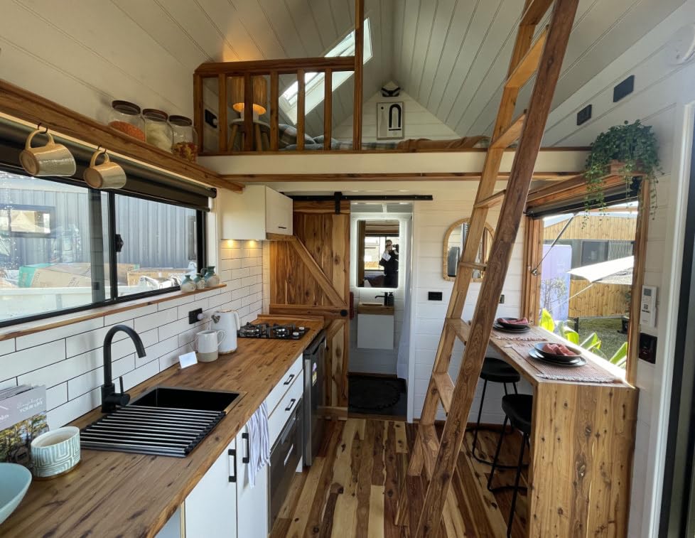 Wooden-Style Car Trailer with Bedroom and Bathroom: Luxury Travel Accommodation with Heating and AC