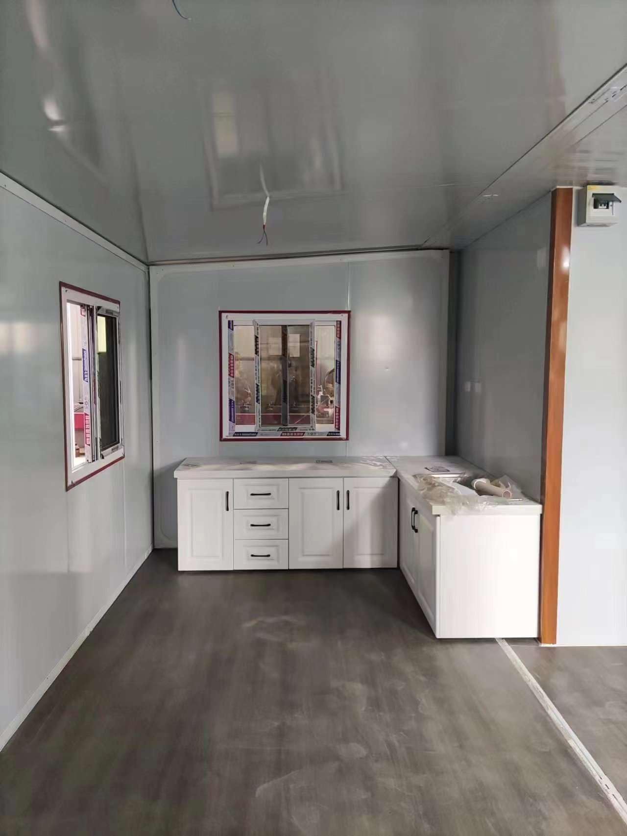 Prefabricated Portable Tiny House 20x19ft Waterproof & Fireproof Upgraded Version with Seismic Resistance, Insulated House to Live in with Restroom (Customizable)