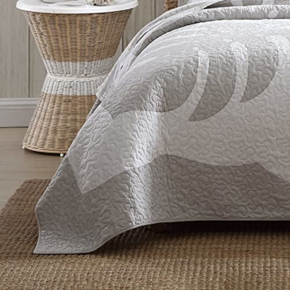 Tommy Bahama - Queen Quilt, Reversible Cotton Bedding, Floral Home Decor for All Seasons, Oeko-Tex Certified (Molokai Grey, Queen)