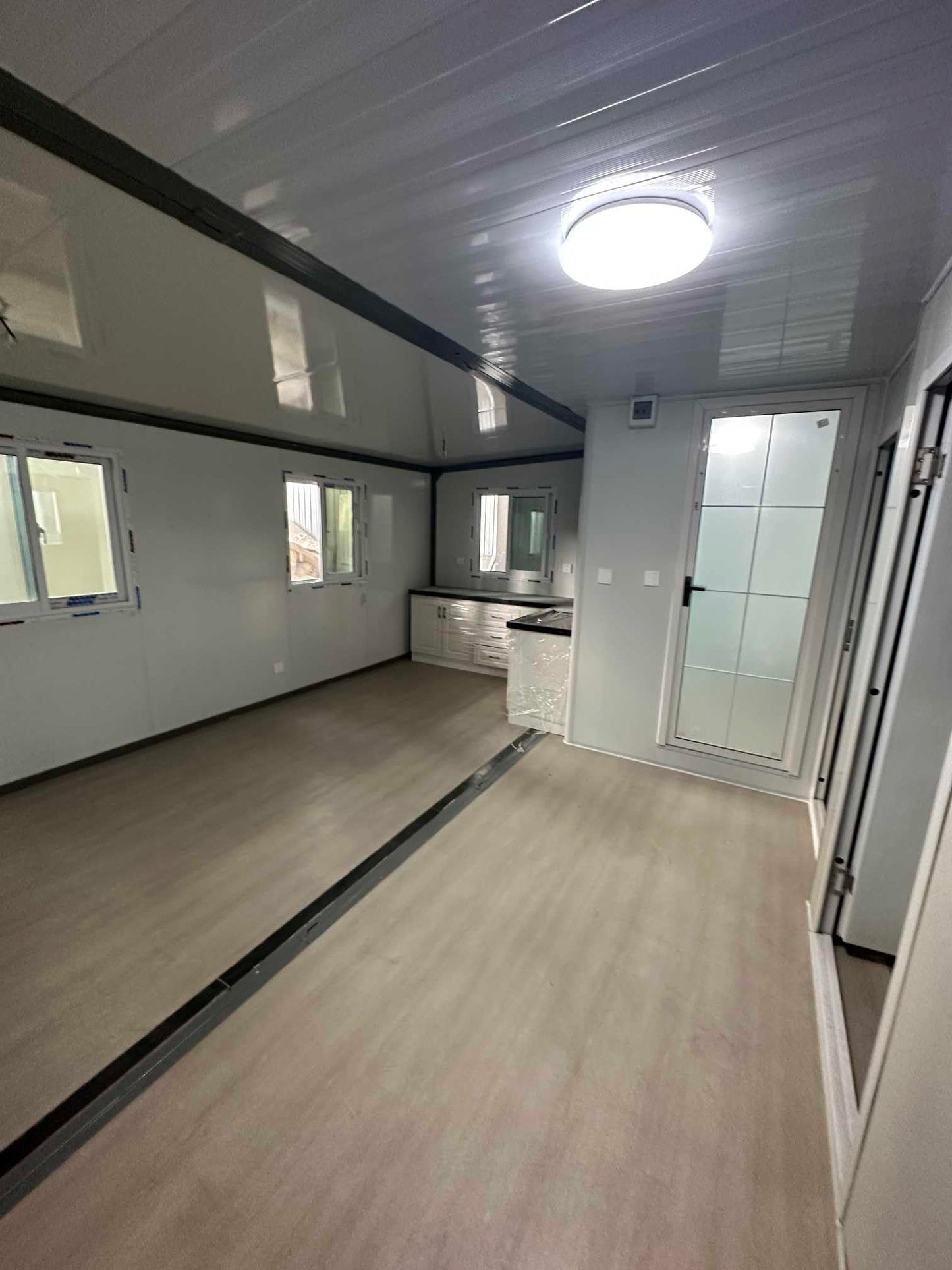 Prefabricated,Foldable,Portable Container House 3 Bedrooms 1 Bathroom 1 Kitchen 1 Living Room with Windows and Doors.