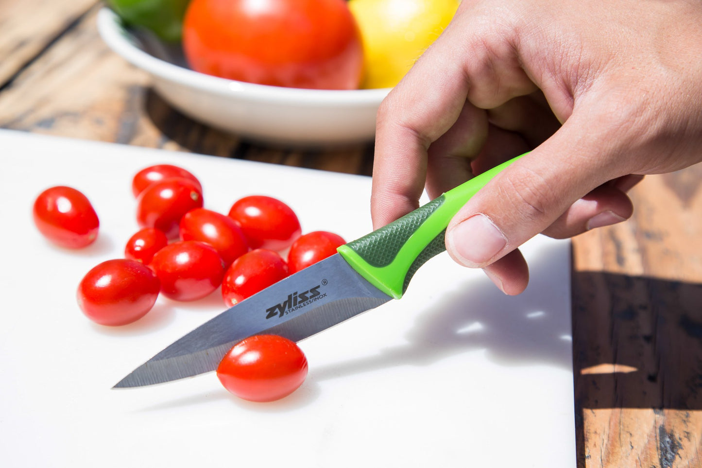 Zyliss Classic Paring Knife Set with Sheath Cover - Precision Knife for Cutting, Slicing & Peeling - Small Culinary 3 ¼” Paring Knife & 3 ¾” Serrated Knife - Carbon Stainless Steel Blade - Red/Green