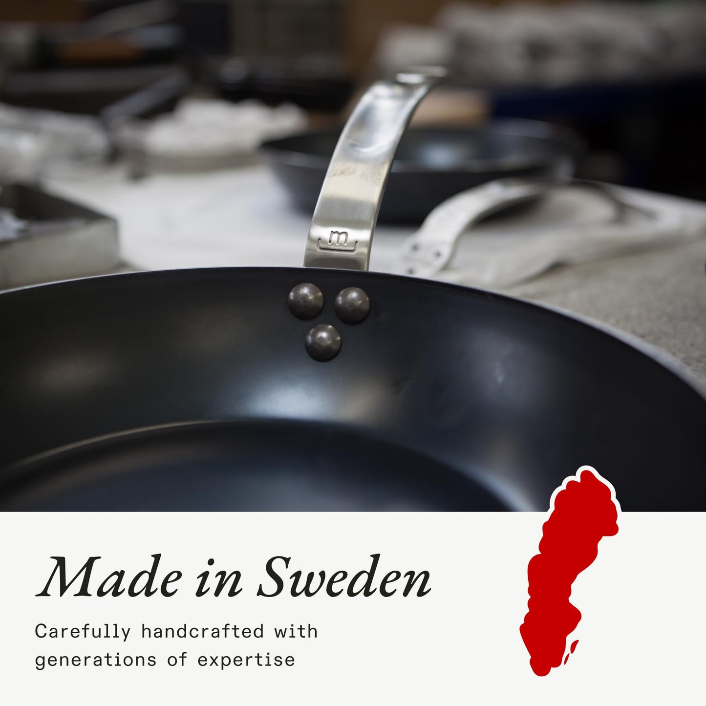 Made In Cookware - Carbon Steel Griddle - (Like Cast Iron, but Better) - Professional Cookware - Crafted in Sweden - Induction Compatible