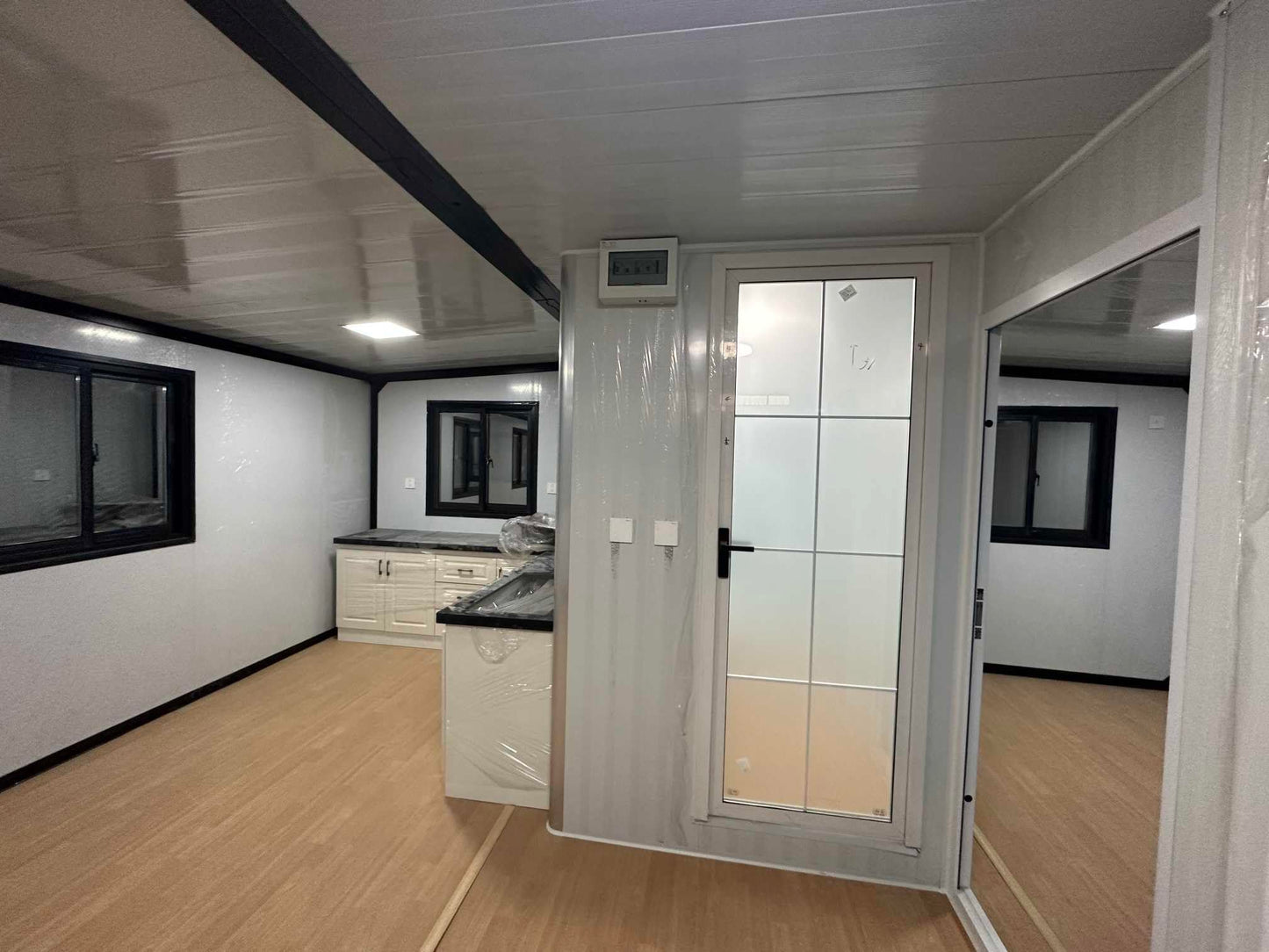 20ft - 40ft Portable Prefabricated Tiny House to Live in, Expandable Foldable House, Customizable Fully Equipped with Kitchen, Bathroom, Bedroom Mobile Home and Storage Shed Large Living Space