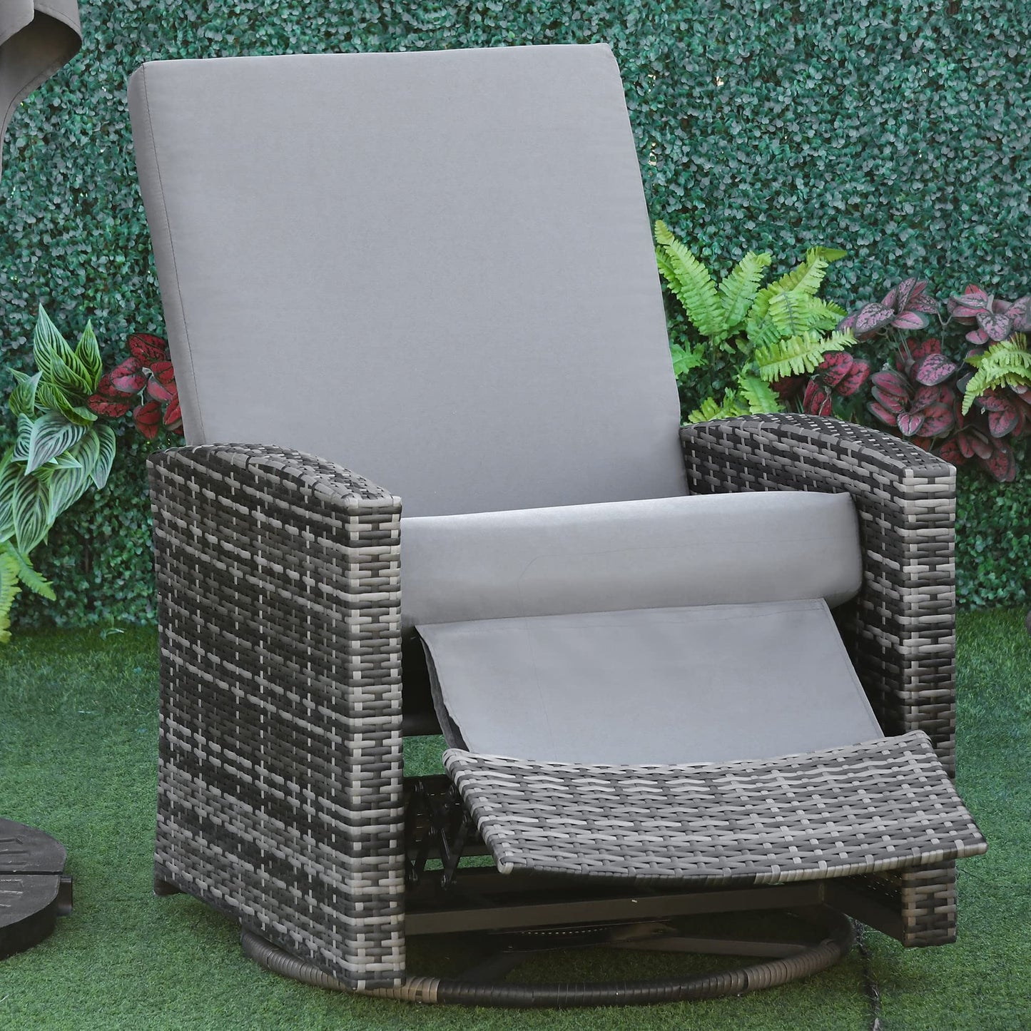 Outsunny Outdoor Wicker Swivel Recliner Chair, Reclining Backrest, Lifting Footrest, 360° Rotating Basic, Water Resistant Cushions for Patio, Grey