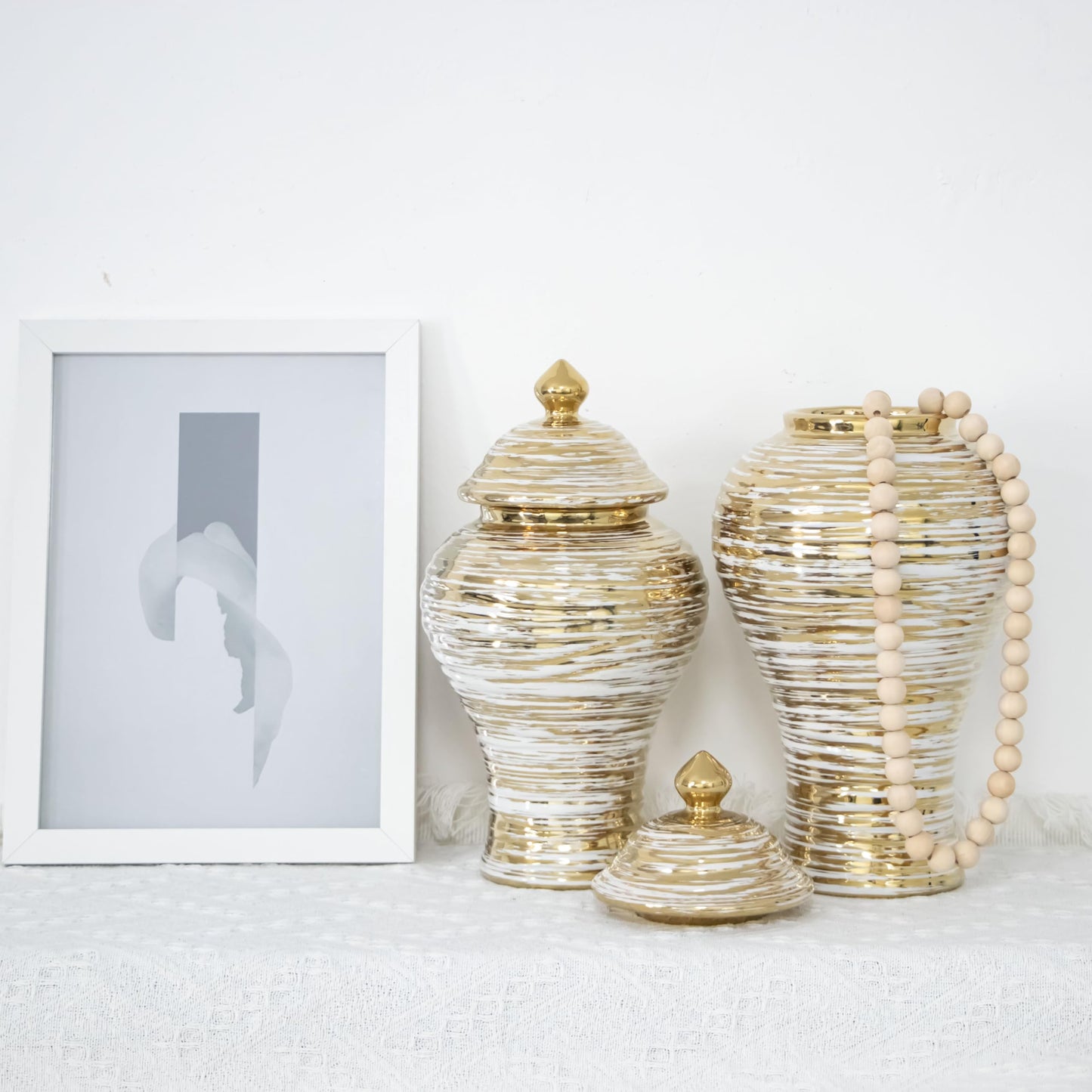 Decorative Ceramic Ginger jar with lid vase, White paired with Gold Unique Irregular Circle Shape (Medium)