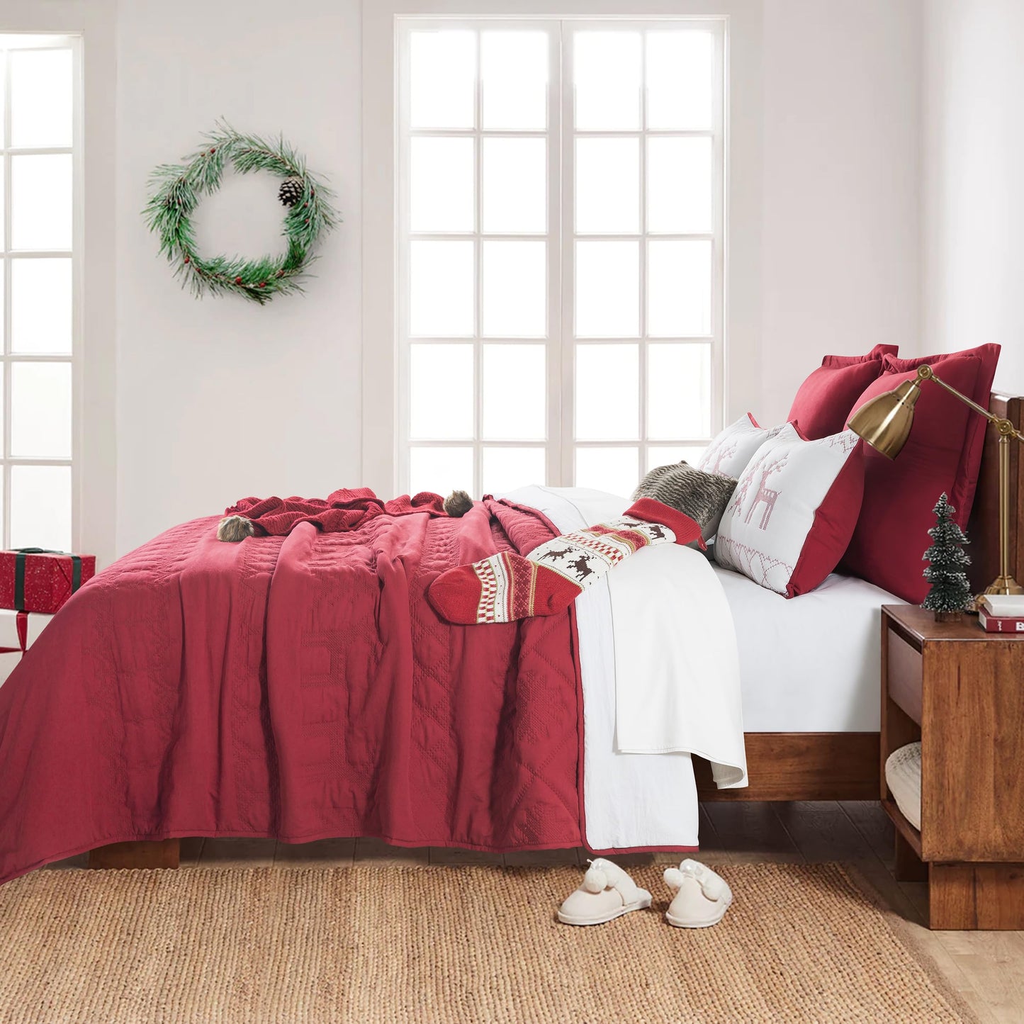 WDCOZY Red Christmas Oversized California King Size Quilt Bedding Sets with Pillow Shams, Cal King Soft Lightweight Bedspread Coverlet, 3 Pieces, 118x106 inches