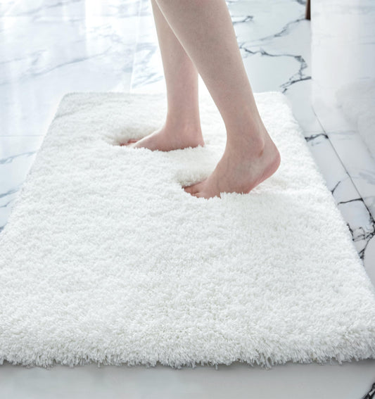 Disolla Small Bathroom Rug 17x24 Non Slip White Fluffy Bath Mat for Bathroom Floor Washable Plush Luxury Bath Rug for Tub Soft Shaggy Bathroom Shower Mat