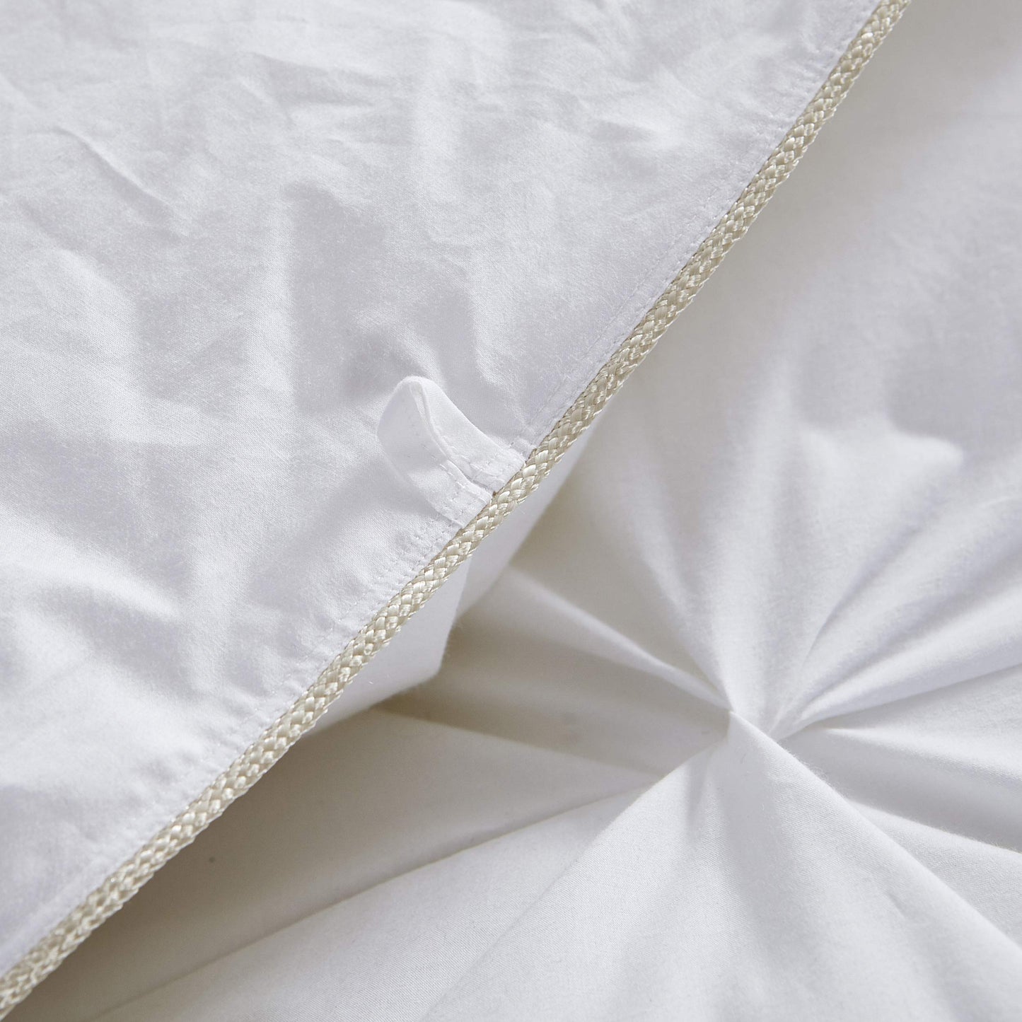Luxurious All-Season Goose Down Feather Fiber Comforter Twin Size Duvet Insert, Exquisite Pinch Pleat Design, Premium Baffle Box, 100% Egyptian Cotton Cover, 50 oz. Fill Weight, White