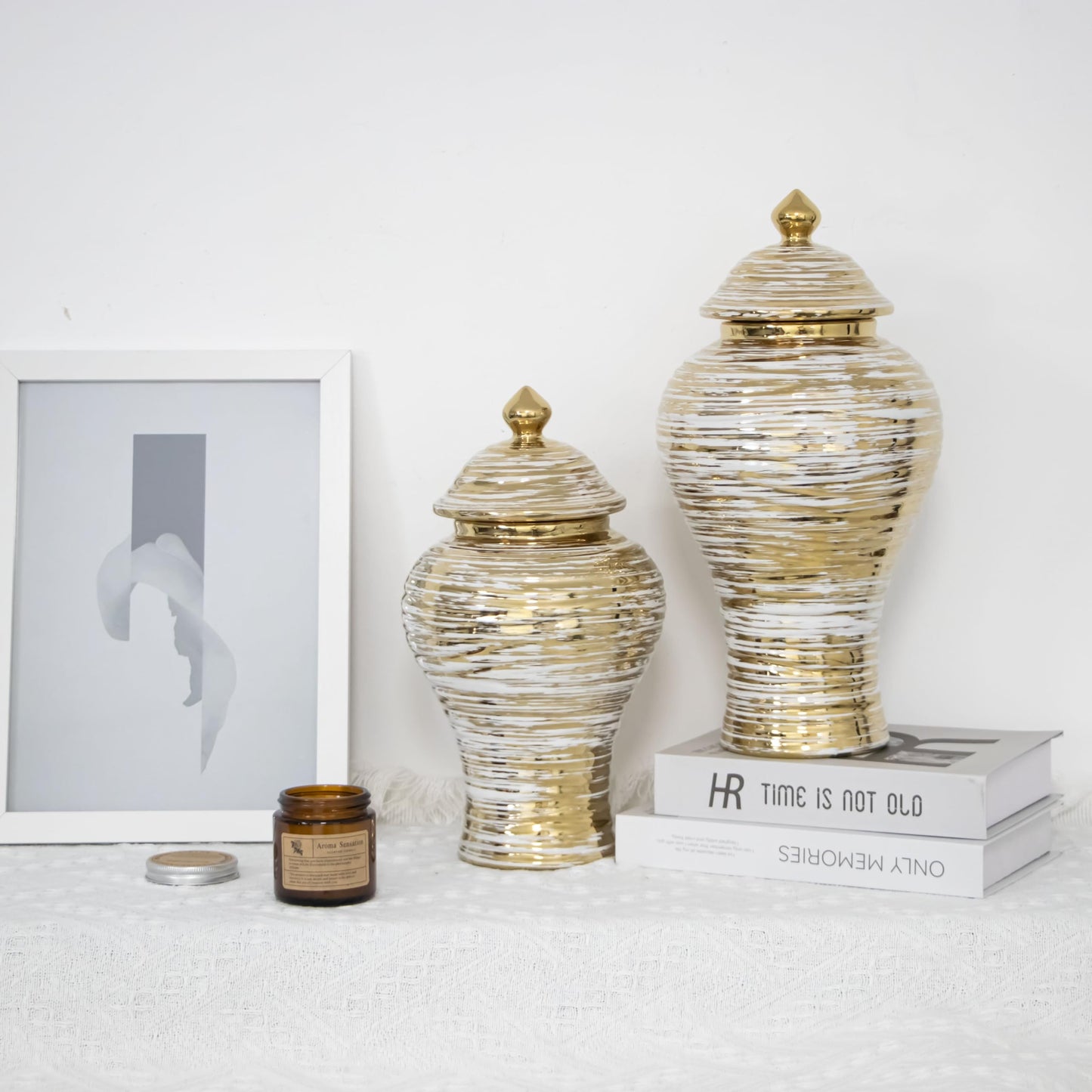 Decorative Ceramic Ginger jar with lid vase, White paired with Gold Unique Irregular Circle Shape (Medium)