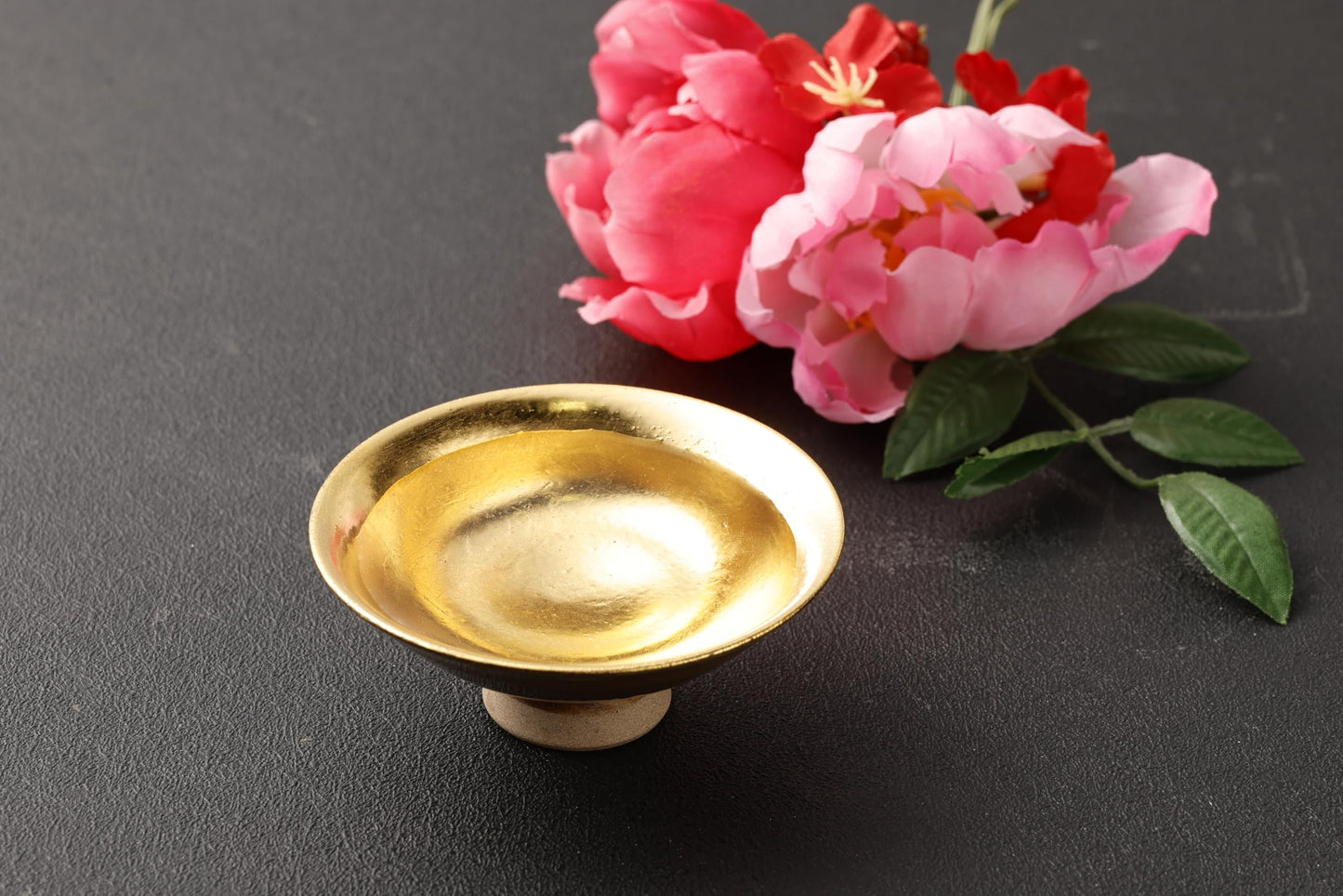 sake cups japanese pottery handmede sakazuki sake cup kintsugi gift made in japan golden leaf one of a kind sakazuki japanese crafts