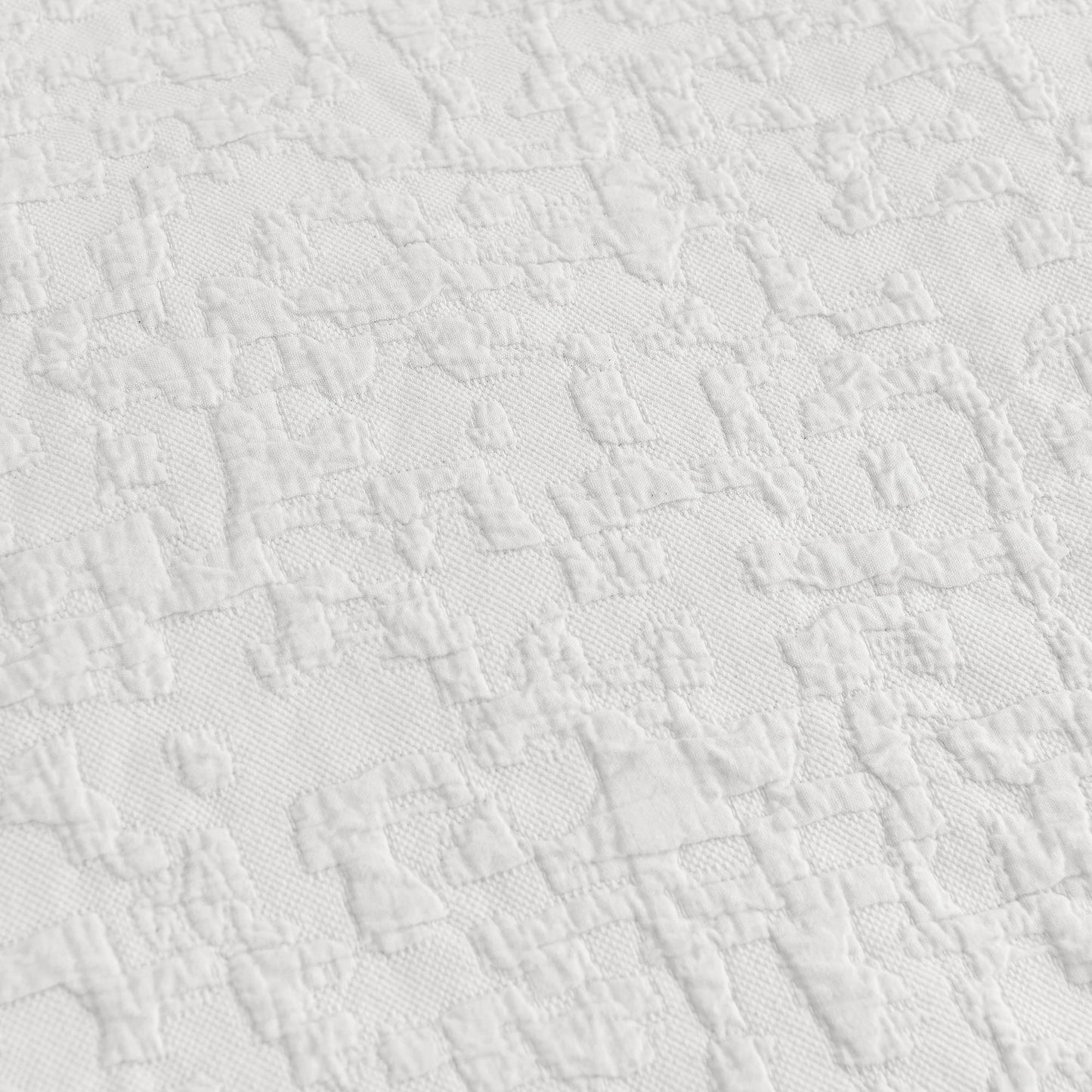 HiEnd Accents Porto Matelassé 3 Piece Comforter Set with Pillow Shams, Super King Size, Cotton Vintage White Textured Modern Boho Chic Casual Luxury Bedding, 1 Comforter, 2 Pillowcases