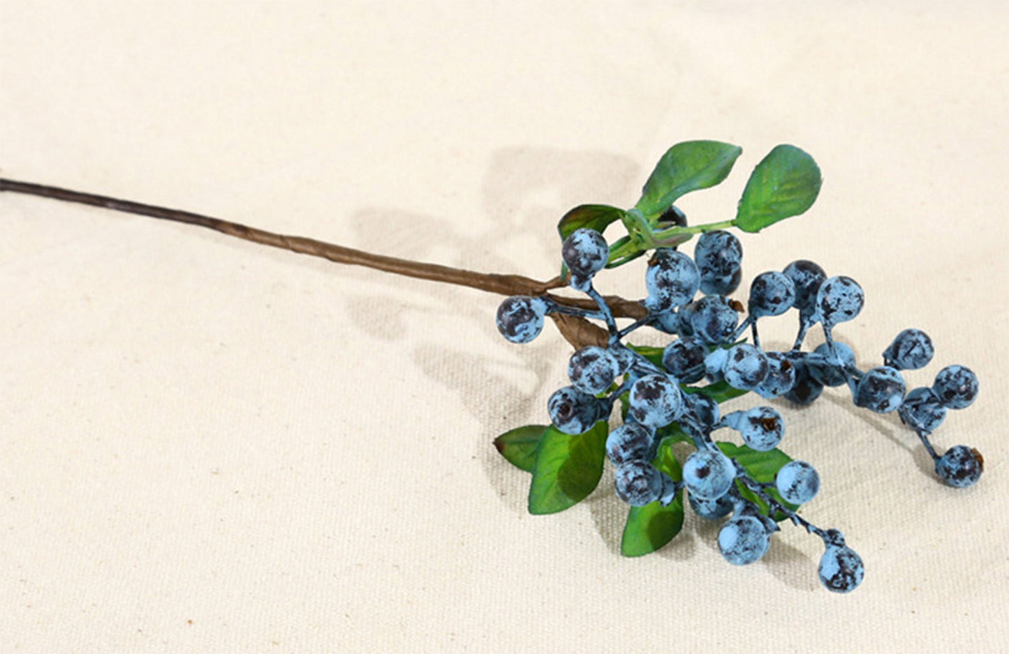 Mistari 10 Pack Artificial Flowers California Faux Blueberries Artificial Stems for Decorating Blueberry Picks Fruit Fake Silk Flowers Home Decorative Party Wedding (Blue)