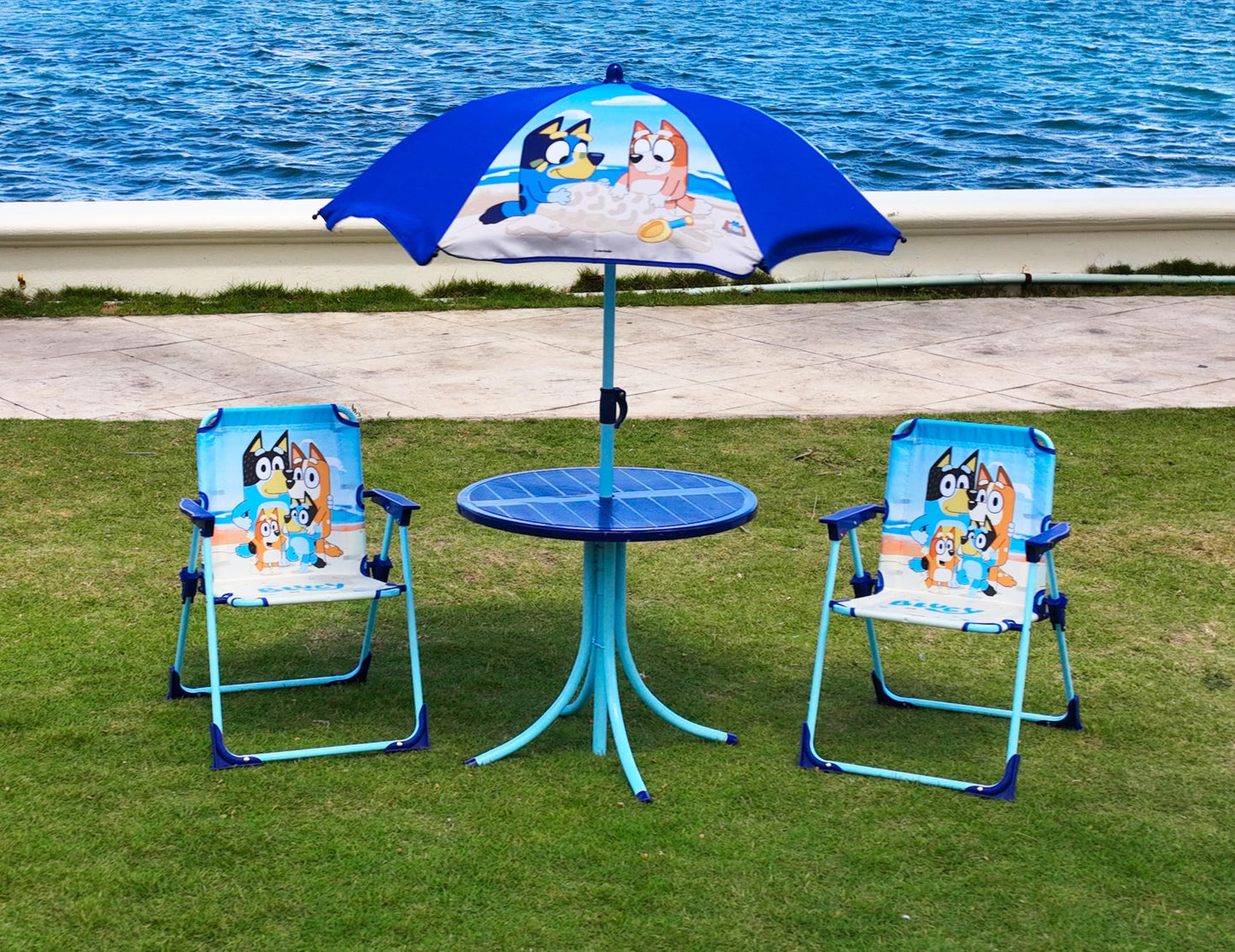 Toyland® Bluey & Bingo Table & Chairs Patio Set - 1 Table, 2 Chairs & 1 Parasol - Children's Indoor & Outdoor Furniture - Perfect for Beach & Garden