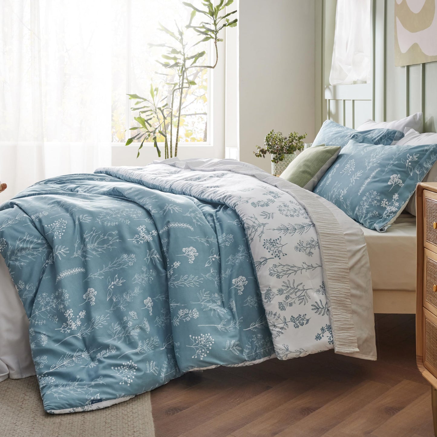 Bedsure Full Comforter Set - Mineral Blue Comforter, Cute Floral Bedding Comforter Sets, Gifts for Woman, 3 Pieces, 1 Soft Reversible Botanical Flowers Comforter and 2 Pillow Shams