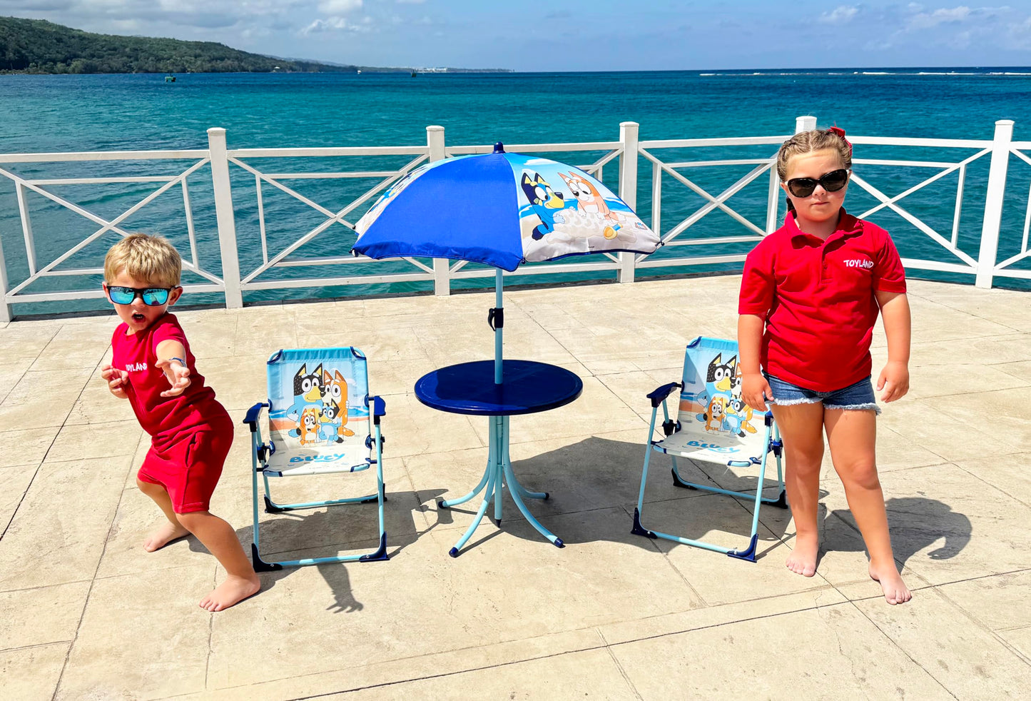 Toyland® Bluey & Bingo Table & Chairs Patio Set - 1 Table, 2 Chairs & 1 Parasol - Children's Indoor & Outdoor Furniture - Perfect for Beach & Garden