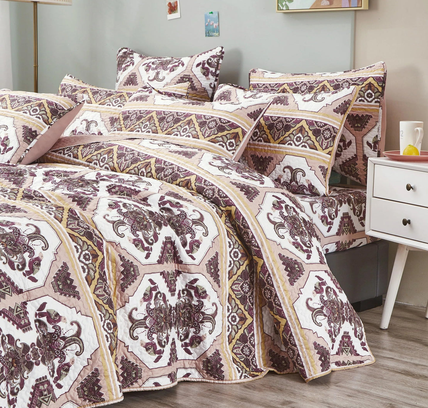 DaDa Bedding Baroque Quilted Bedspread Set - 3-Piece, Southwestern Paisley Reversible Comforter, Burgundy & Rose Pink - Full Size