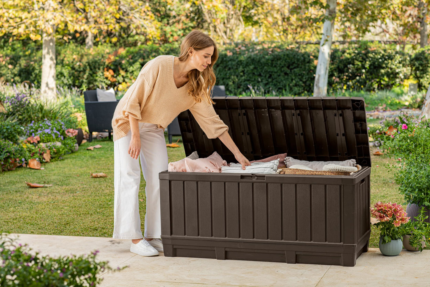 Keter Kentwood 92 Gallon Resin Deck Box-Organization and Storage for Patio Furniture Outdoor Cushions, Throw Pillows, Garden Tools and Pool Floats, Brown