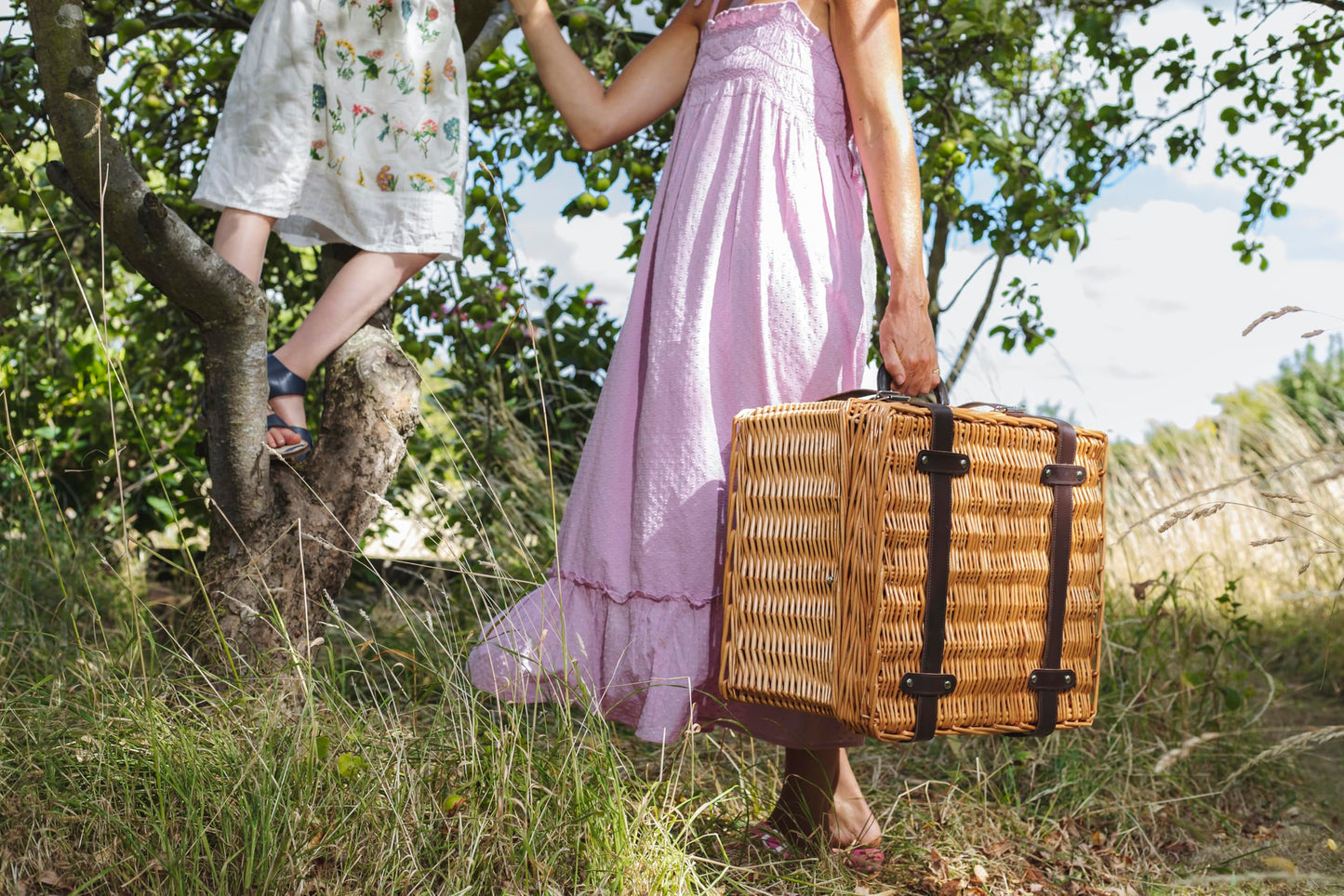 PICNIC TIME Romantic Canterbury Deluxe Wicker Picnic Basket Set for 2, with Blanket and Soft Cooler, One Size, Navy with Plaid