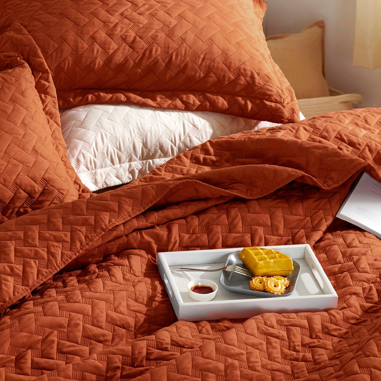 Bedsure Twin Extra Long Quilt Set - Lightweight Summer Quilt Twin - Red Orange Bedspread Twin Size - Bedding Coverlet for All Seasons (includes 1 Quilt, 1 Pillow Sham)