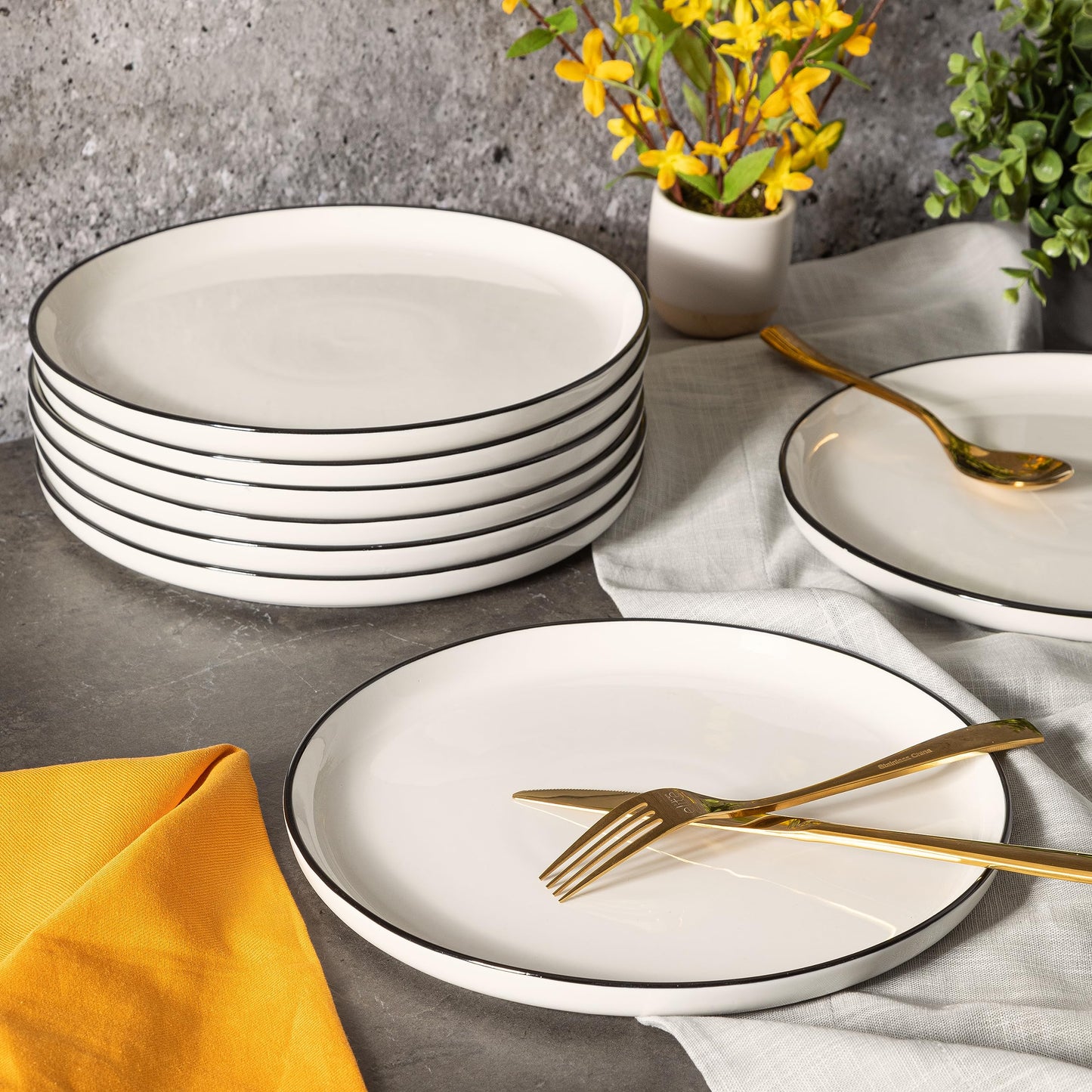 Gibson Home Oslo 8-Piece Porcelain Chip and Scratch Resistant Dinner Plate Set - White w/Black Rim