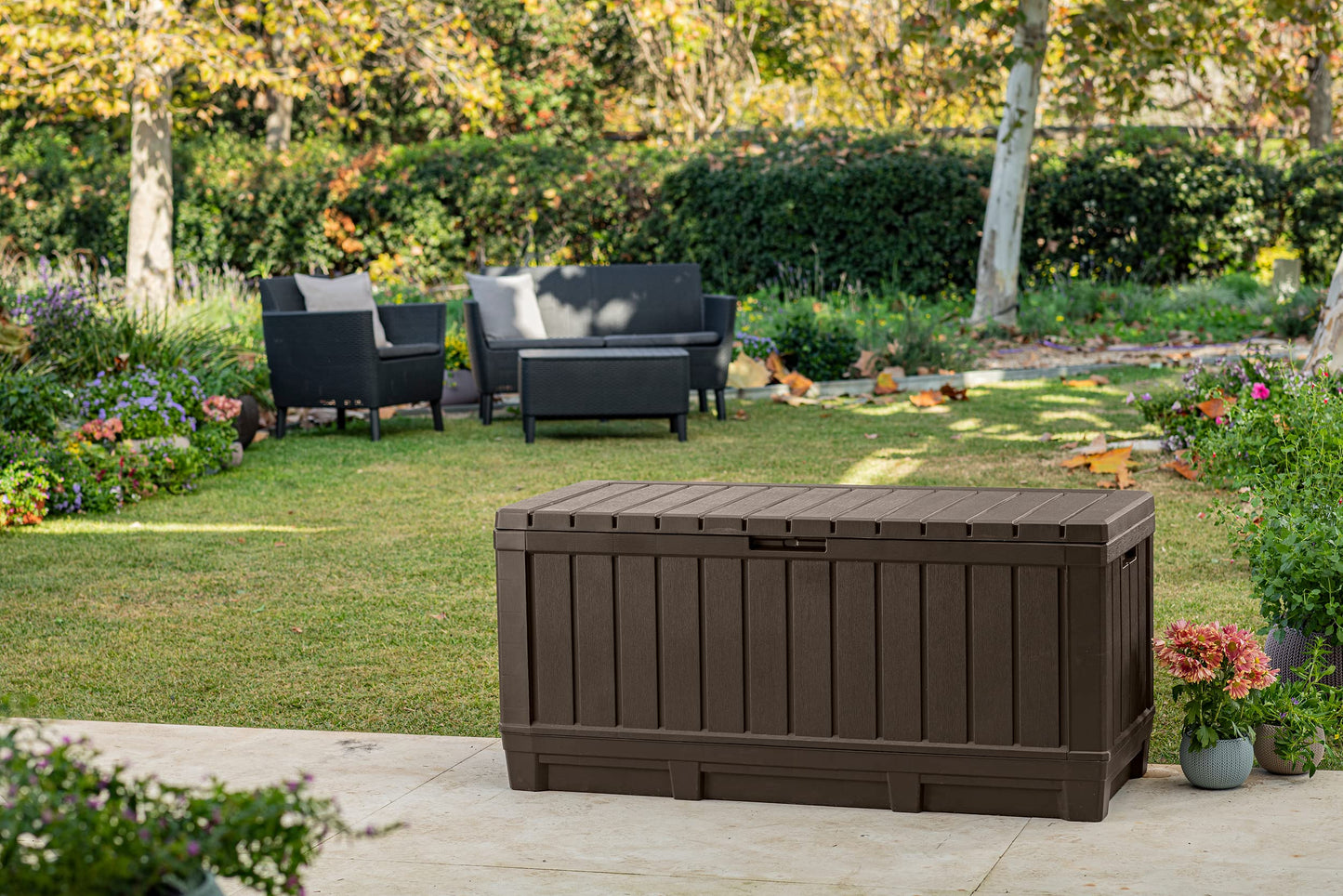 Keter Kentwood 92 Gallon Resin Deck Box-Organization and Storage for Patio Furniture Outdoor Cushions, Throw Pillows, Garden Tools and Pool Floats, Brown